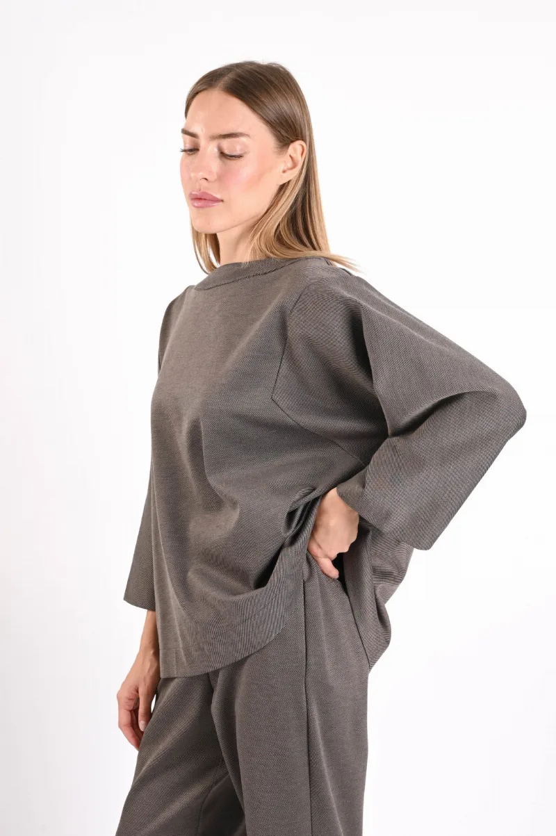 Oversize top s lodičkovým výstrihom